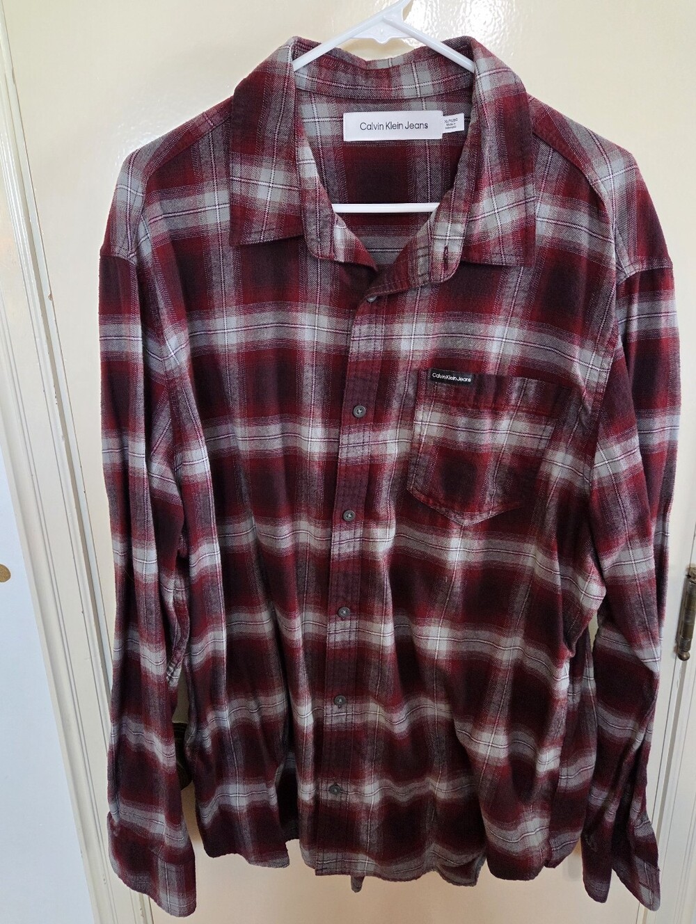 Calvin Klein Jeans Men’s Size XL Red Plaid Button-Up Shirt